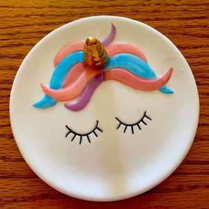 Is a jewelry plate with the horn gold for rings